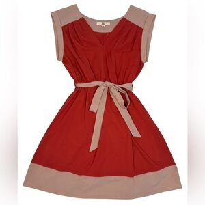 Ya Los Ángeles in Médium Colorblock V-Neck A-Line Dress Rust Tan Sash Tie Belted